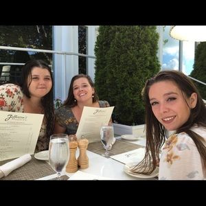 Meet your Posher, Nora